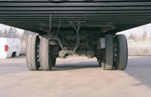 Standard trailer - poor aerodynamics and lots of air drag without Air Wedge